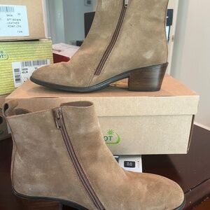 NAOT Ethic Acorn Suede Size 39 8.5 Ladies Bootie Pre-Owned